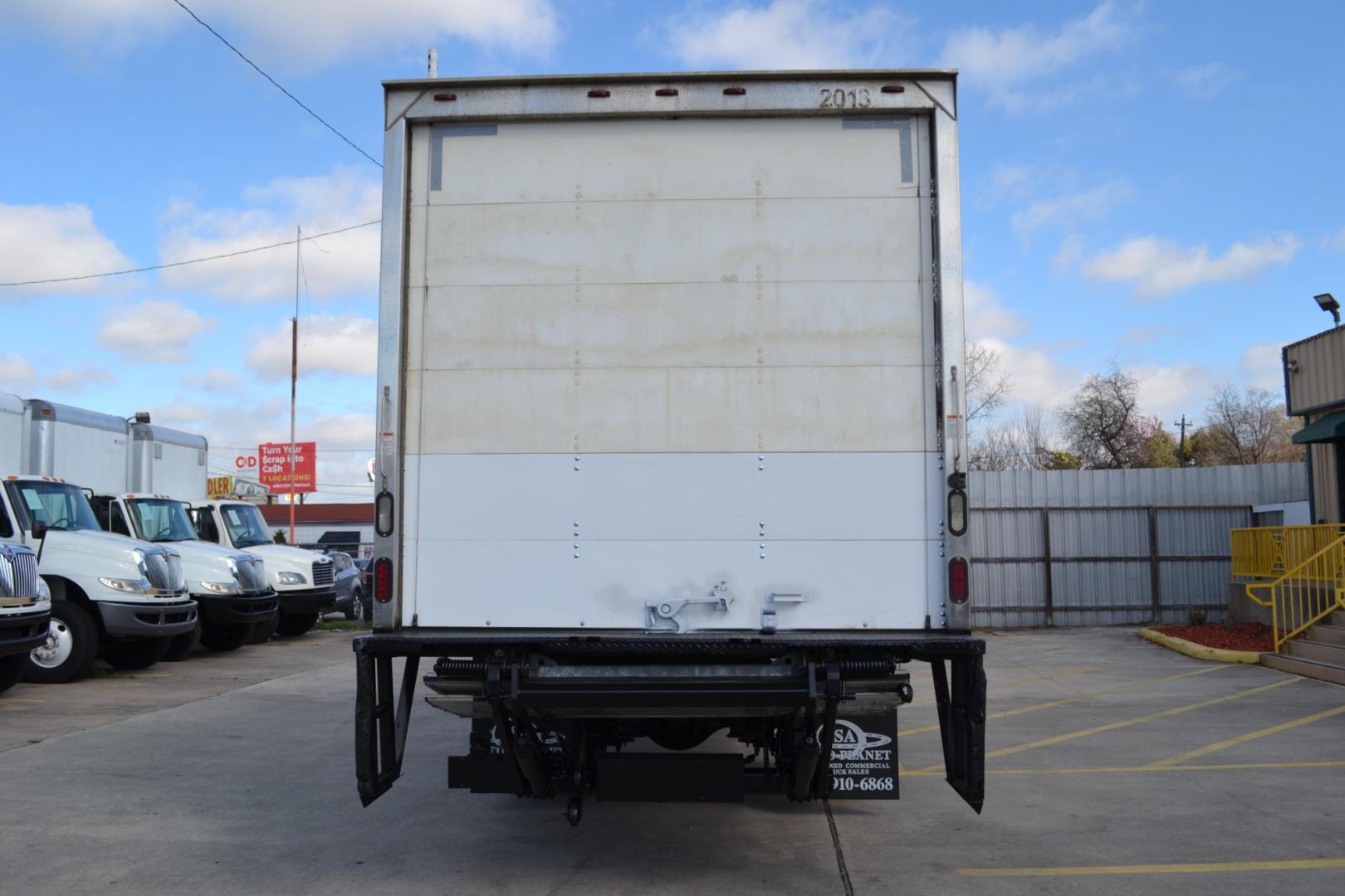 2017 WHITE /GRAY FREIGHTLINER M2-106 with an CUMMINS ISL 8.9L 300HP engine, ALLISON 3000HS AUTOMATIC transmission, located at 9172 North Fwy, Houston, TX, 77037, (713) 910-6868, 29.887470, -95.411903 - Photo#5